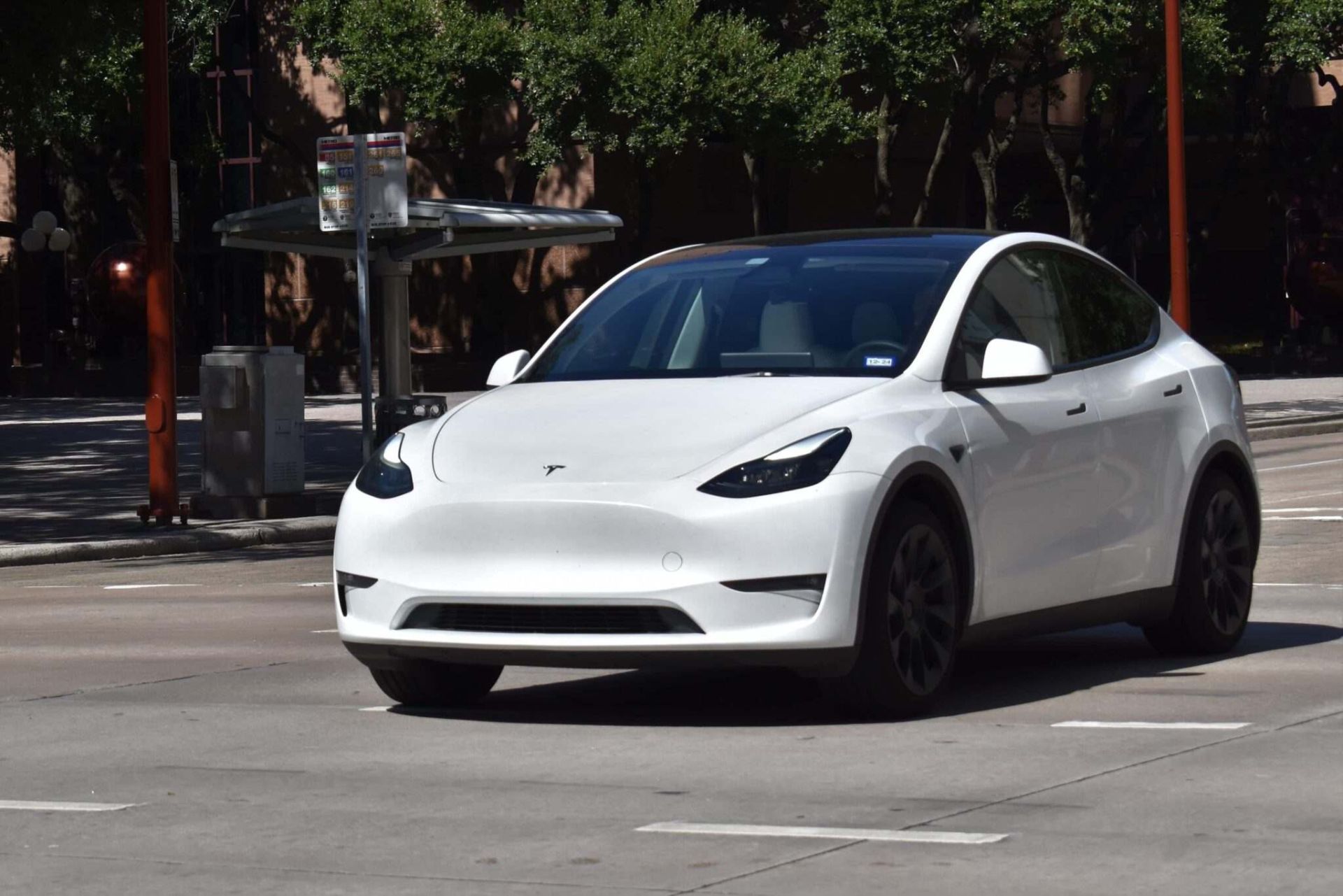 Tesla mobile windshield replacement and repair scaled